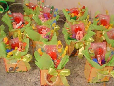 Cestinha porta canetas com doces